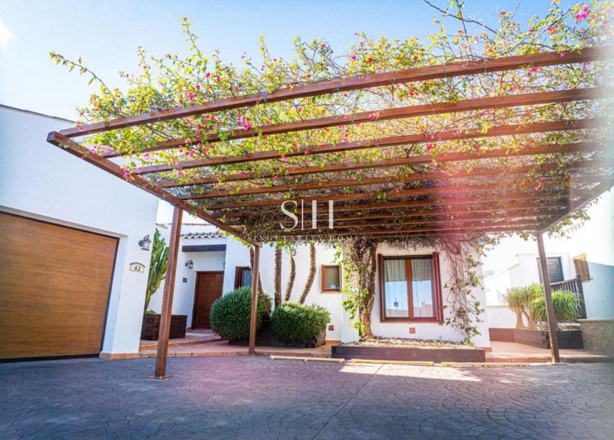 3 soveværelse Villa til salg i El Valle Golf Resort med swimmingpool - € 750.000 (Ref: 9804016)