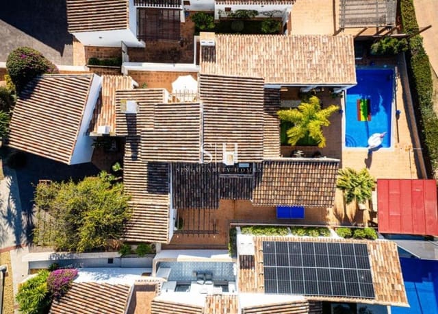 3 soveværelse Villa til salg i El Valle Golf Resort, Murcia by med swimmingpool - € 750.000 (Ref: 9804016)