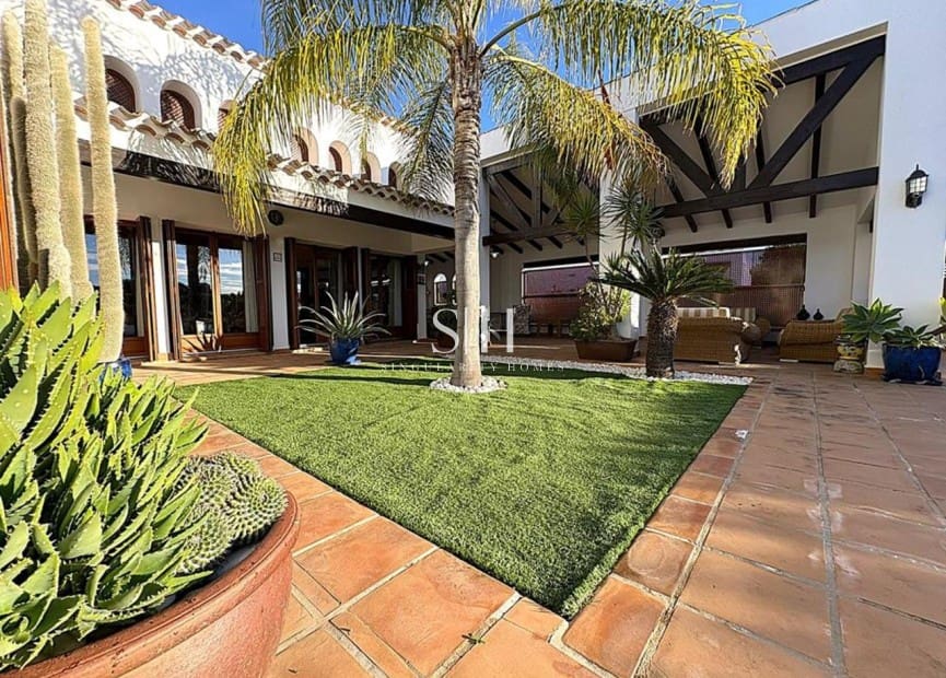 3 soveværelse Villa til salg i El Valle Golf Resort med swimmingpool - € 750.000 (Ref: 9804016)