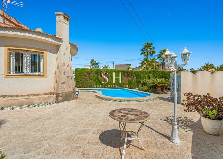 2 soverom Villa til salgs i Ciudad Quesada med svømmebasseng - € 345 000 (Ref: 9804018)