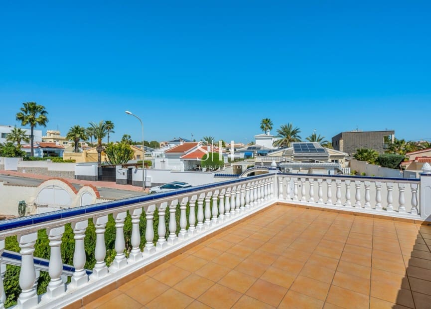 2 soverom Villa til salgs i Ciudad Quesada med svømmebasseng - € 345 000 (Ref: 9804018)
