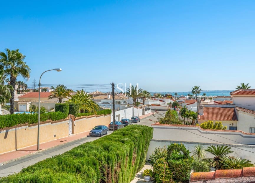 2 soverom Villa til salgs i Ciudad Quesada med svømmebasseng - € 345 000 (Ref: 9804018)