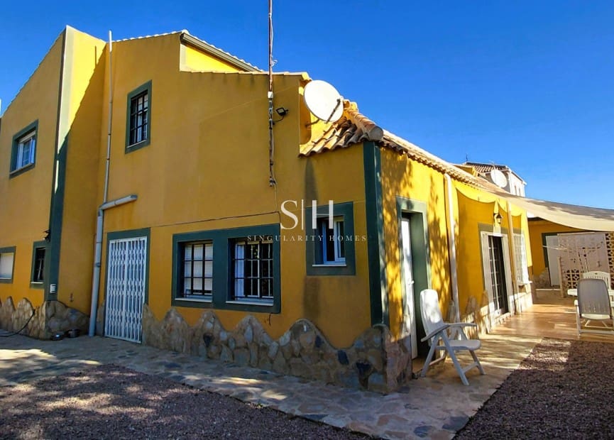 6 slaapkamer Villa te koop in La Marina met zwembad - € 620.000 (Ref: 9804019)