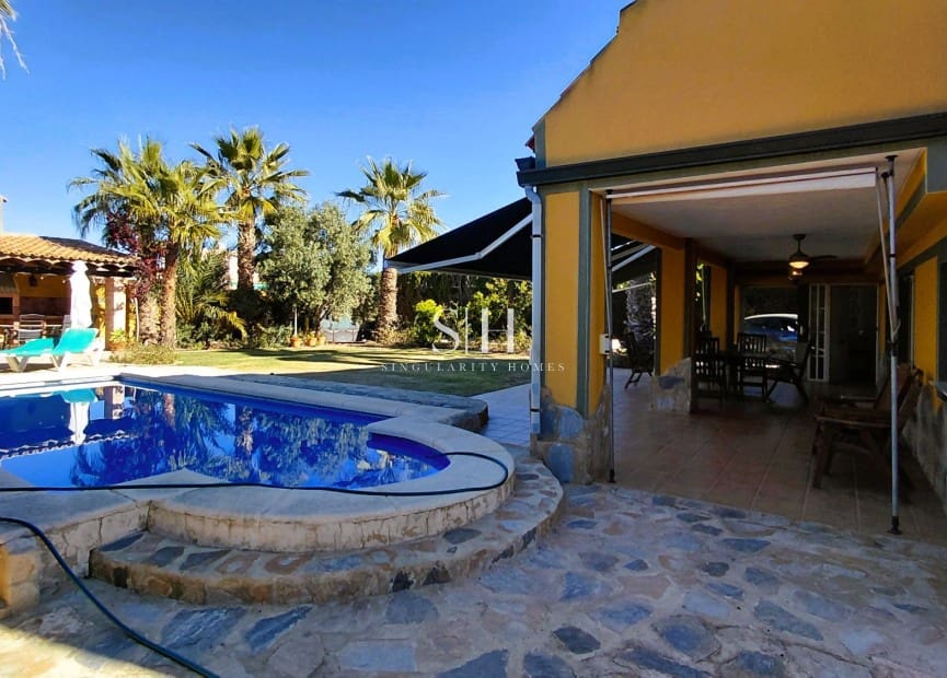 6 slaapkamer Villa te koop in La Marina met zwembad - € 620.000 (Ref: 9804019)