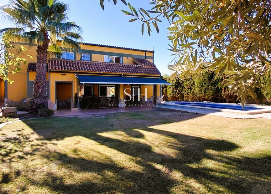 6 slaapkamer Villa te koop in La Marina met zwembad - € 620.000 (Ref: 9804019)