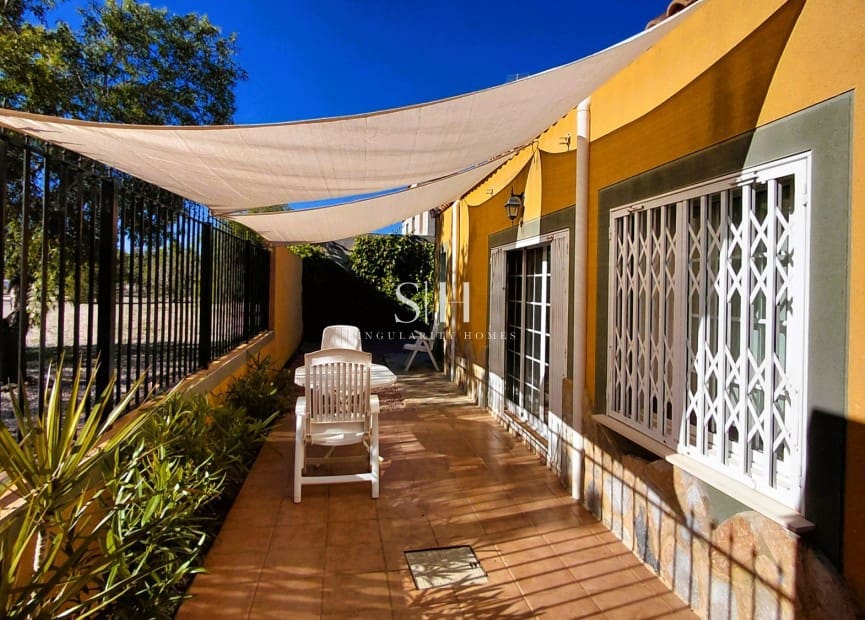 6 slaapkamer Villa te koop in La Marina met zwembad - € 620.000 (Ref: 9804019)