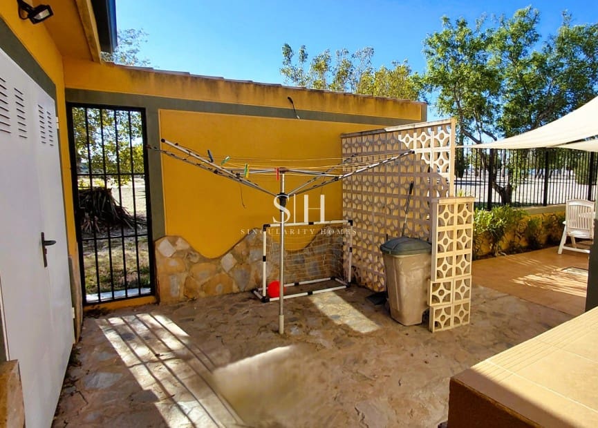 6 slaapkamer Villa te koop in La Marina met zwembad - € 620.000 (Ref: 9804019)