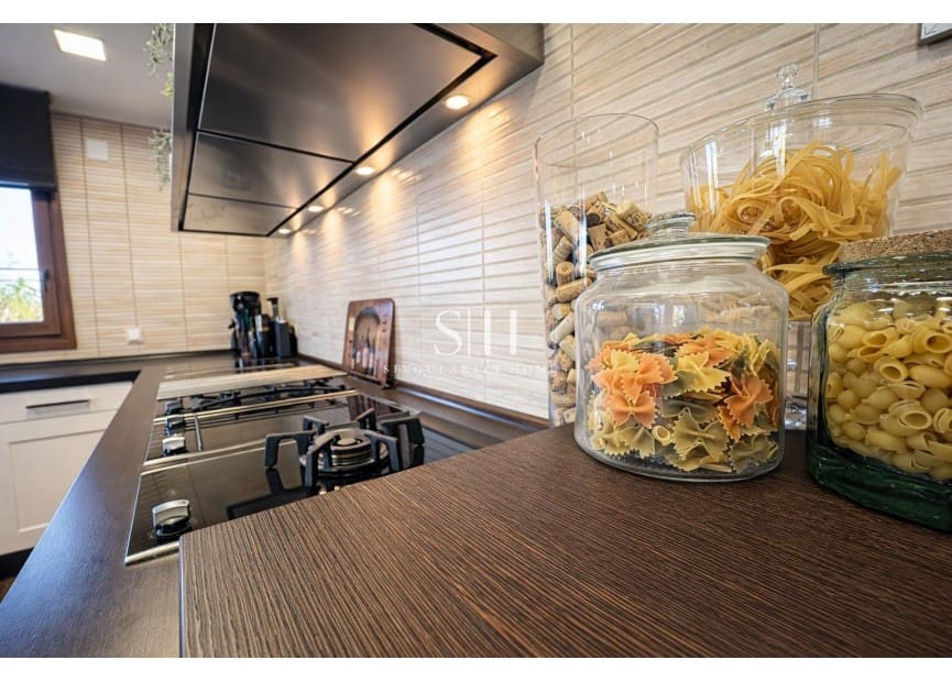 4 makuuhuone Huvila myytävänä paikassa Banos y Mendigo mukana uima-altaan - 1 200 000 € (Ref: 9804020)