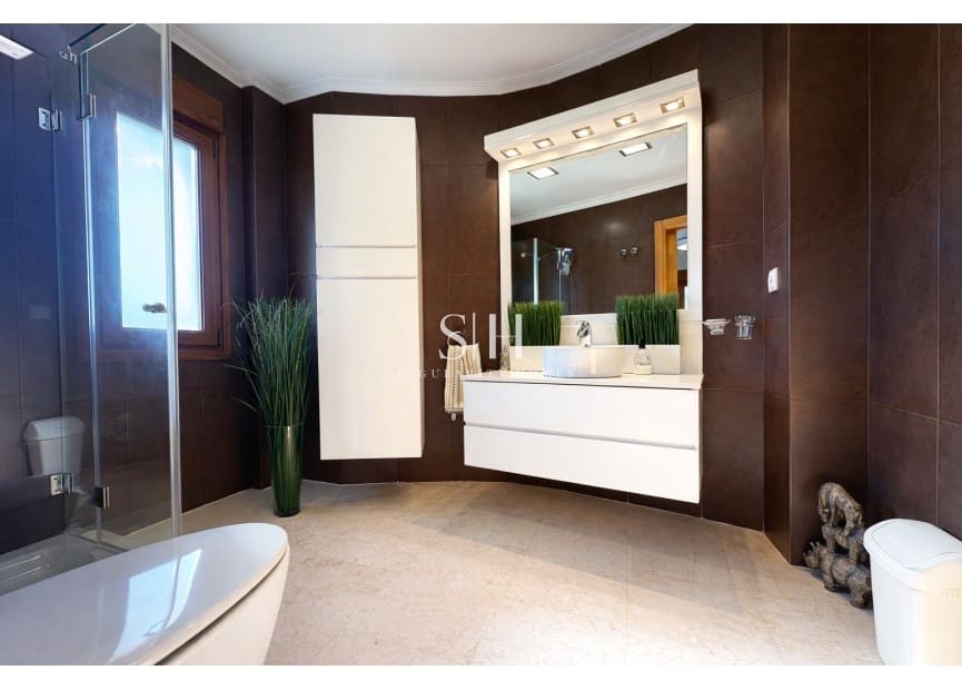 4 makuuhuone Huvila myytävänä paikassa Banos y Mendigo mukana uima-altaan - 1 200 000 € (Ref: 9804020)