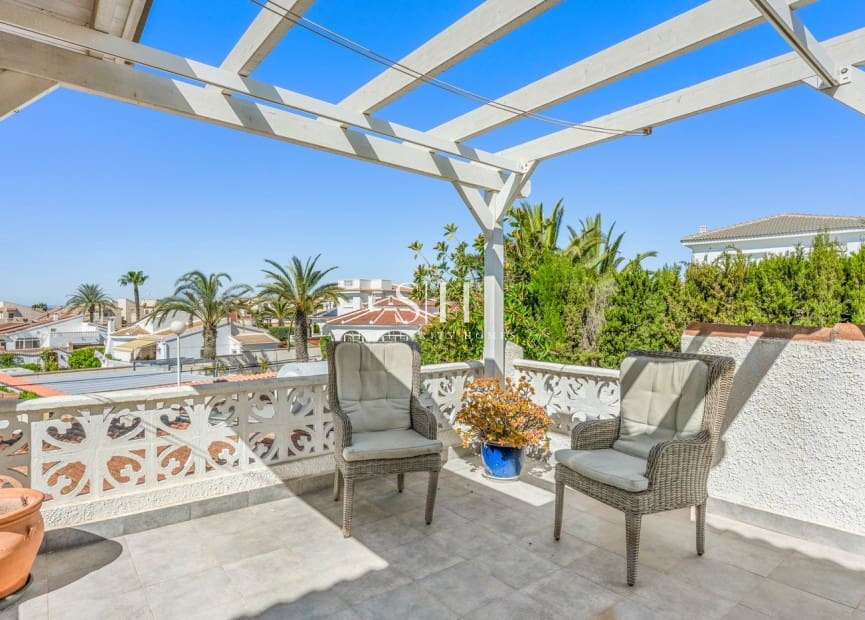 5 Zimmer Villa zu verkaufen in Ciudad Quesada mit Pool - 519.000 € (Ref: 9804021)