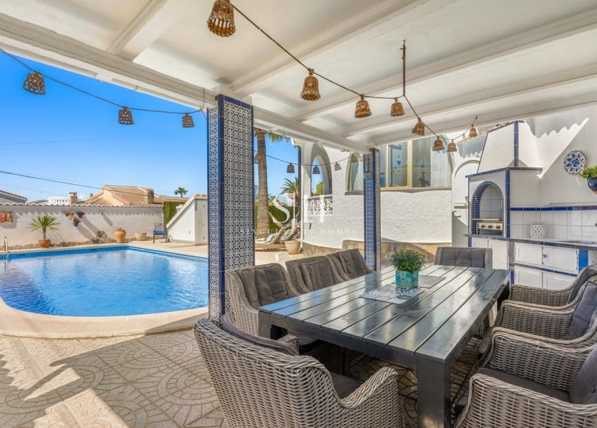 5 Zimmer Villa zu verkaufen in Ciudad Quesada mit Pool - 519.000 € (Ref: 9804021)