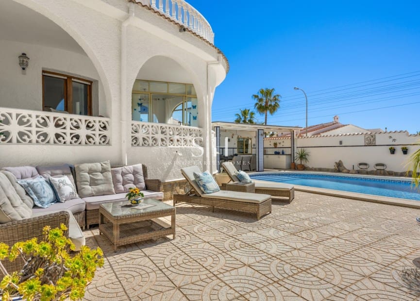 5 Zimmer Villa zu verkaufen in Ciudad Quesada mit Pool - 519.000 € (Ref: 9804021)