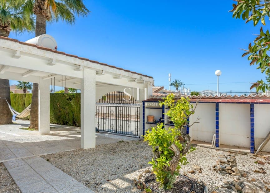 5 Zimmer Villa zu verkaufen in Ciudad Quesada mit Pool - 519.000 € (Ref: 9804021)