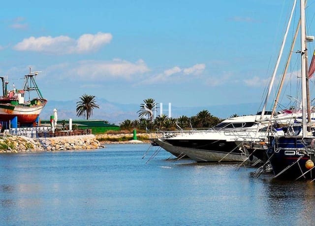 2 chambre Appartement à vendre à Puerto Deportivo, Guardamar del Segura avec piscine - 245 000 € (Ref: 9804028)