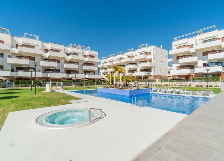 2 sovrum Lägenhet till salu i Dehesa de Campoamor med pool - 299 000 € (Ref: 9804030)