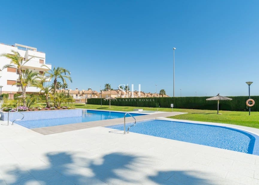 2 sovrum Lägenhet till salu i Dehesa de Campoamor med pool - 299 000 € (Ref: 9804030)