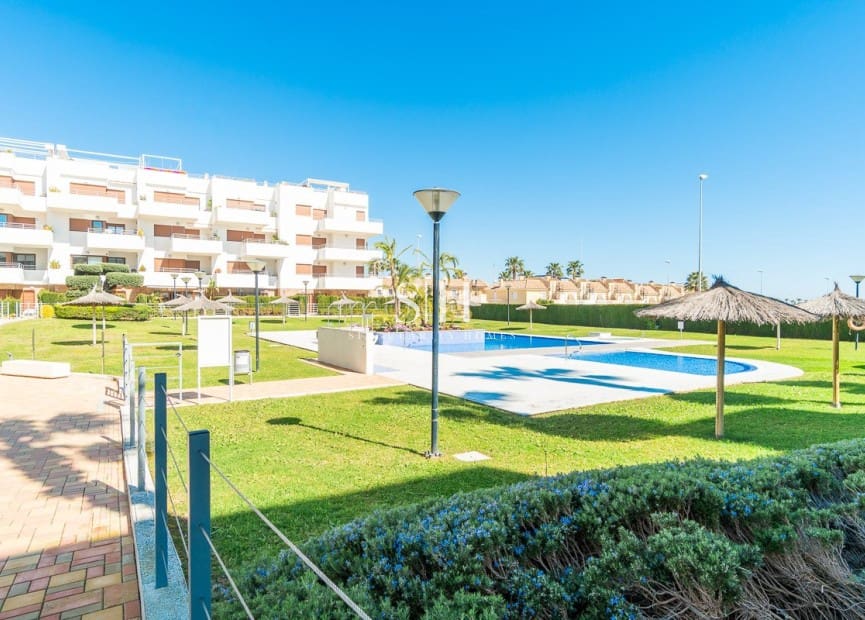 2 sovrum Lägenhet till salu i Dehesa de Campoamor med pool - 299 000 € (Ref: 9804030)