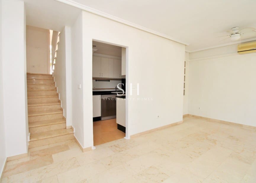 3 Zimmer Reihenhaus zu verkaufen in Villamartin mit Pool - 229.000 € (Ref: 9804032)