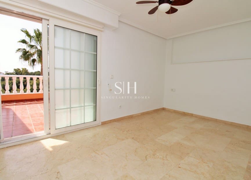 3 Zimmer Reihenhaus zu verkaufen in Villamartin mit Pool - 229.000 € (Ref: 9804032)