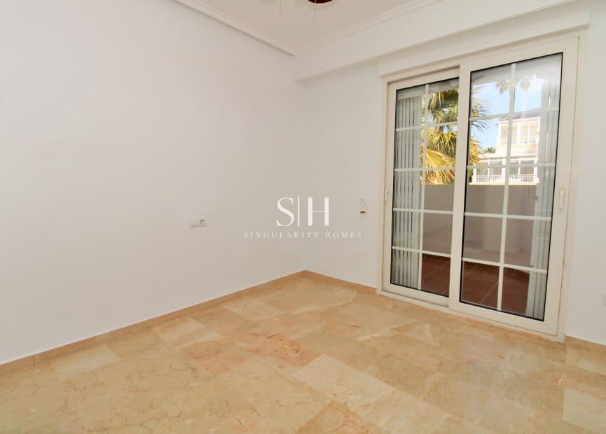 3 Zimmer Reihenhaus zu verkaufen in Villamartin mit Pool - 229.000 € (Ref: 9804032)