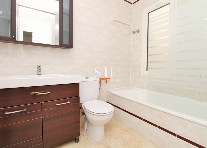 3 Zimmer Reihenhaus zu verkaufen in Villamartin mit Pool - 229.000 € (Ref: 9804032)