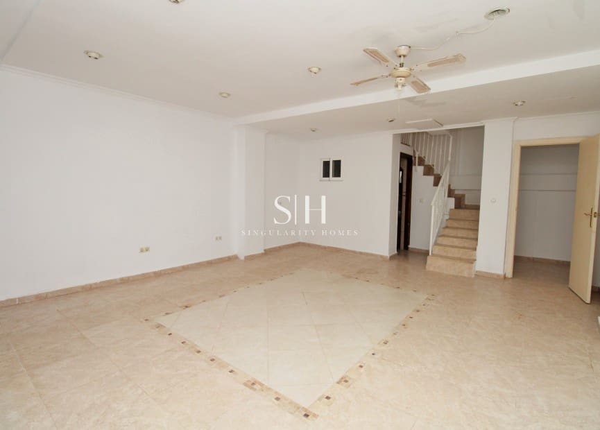 3 Zimmer Reihenhaus zu verkaufen in Villamartin mit Pool - 229.000 € (Ref: 9804032)