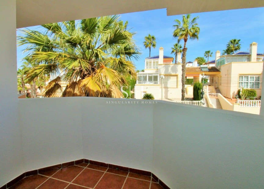 3 Zimmer Reihenhaus zu verkaufen in Villamartin mit Pool - 229.000 € (Ref: 9804032)