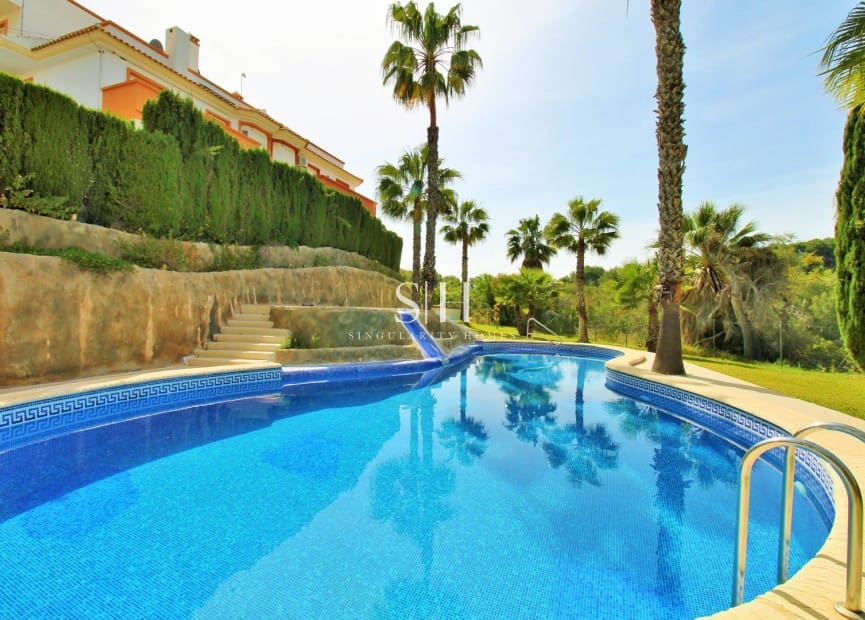 3 Zimmer Reihenhaus zu verkaufen in Villamartin mit Pool - 229.000 € (Ref: 9804032)