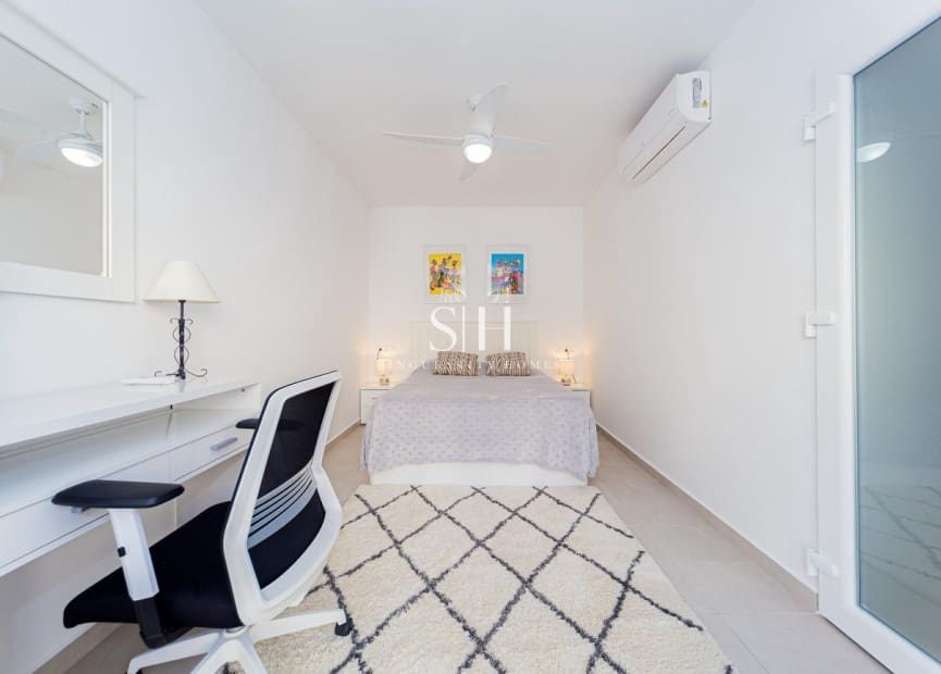 4 slaapkamer Huis te koop in Campoamor - € 335.000 (Ref: 9804035)