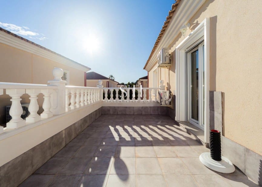 4 slaapkamer Huis te koop in Campoamor - € 335.000 (Ref: 9804035)