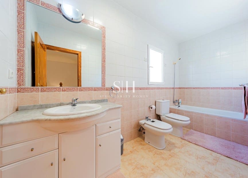 4 slaapkamer Huis te koop in Campoamor - € 335.000 (Ref: 9804035)