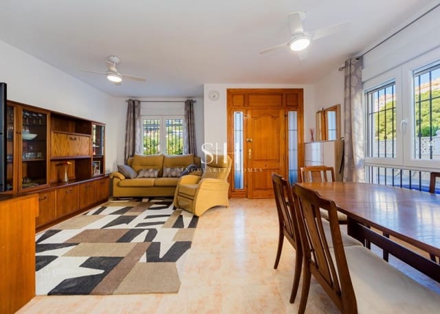 Casa de 4 habitaciones en Campoamor, Orihuela en venta - 335.000 € (Ref: 9804035)