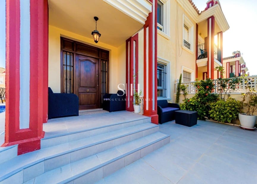 4 bedroom Townhouse for sale in Campoamor - € 335,000 (Ref: 9804035)