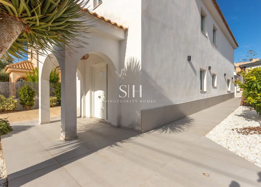 4 Zimmer Villa zu verkaufen in Los Balcones mit Pool - 650.000 € (Ref: 9807316)