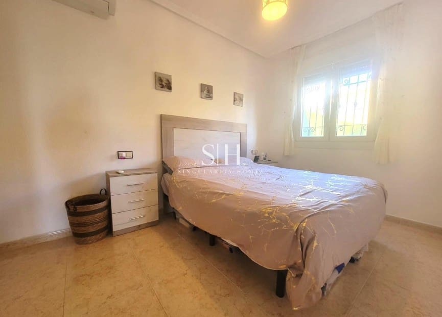 3 slaapkamer Halfvrijstaande villa te koop in Los Montesinos met zwembad - € 205.000 (Ref: 9807318)