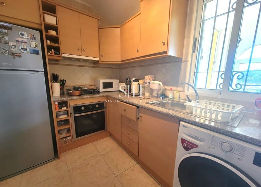 3 slaapkamer Halfvrijstaande villa te koop in Los Montesinos met zwembad - € 205.000 (Ref: 9807318)