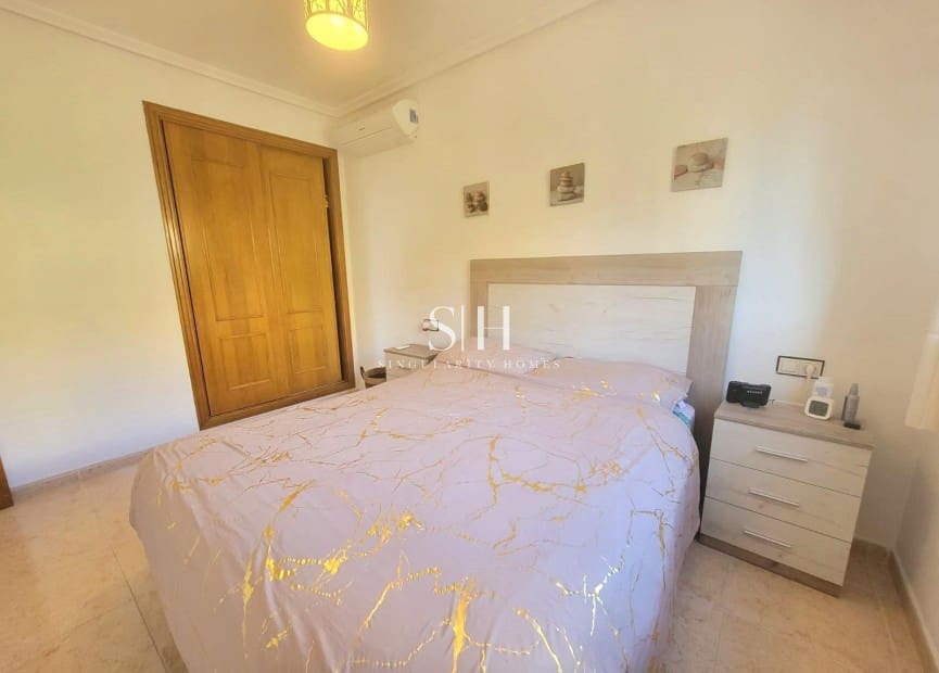 3 slaapkamer Halfvrijstaande villa te koop in Los Montesinos met zwembad - € 205.000 (Ref: 9807318)
