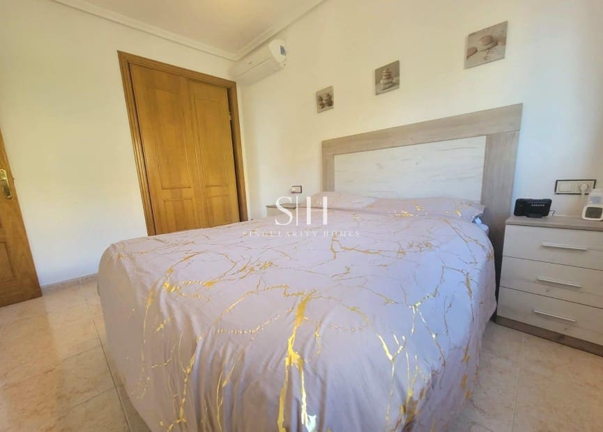 3 slaapkamer Halfvrijstaande villa te koop in Los Montesinos met zwembad - € 205.000 (Ref: 9807318)