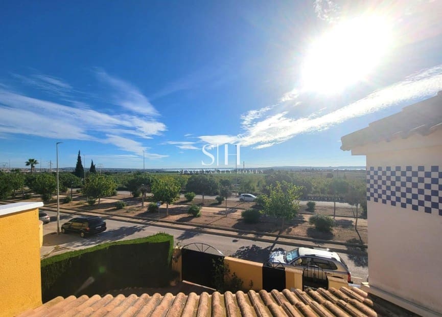 3 slaapkamer Halfvrijstaande villa te koop in Los Montesinos met zwembad - € 205.000 (Ref: 9807318)