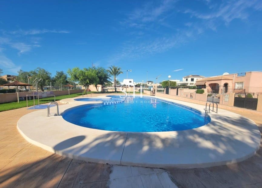 3 slaapkamer Halfvrijstaande villa te koop in Los Montesinos met zwembad - € 205.000 (Ref: 9807318)