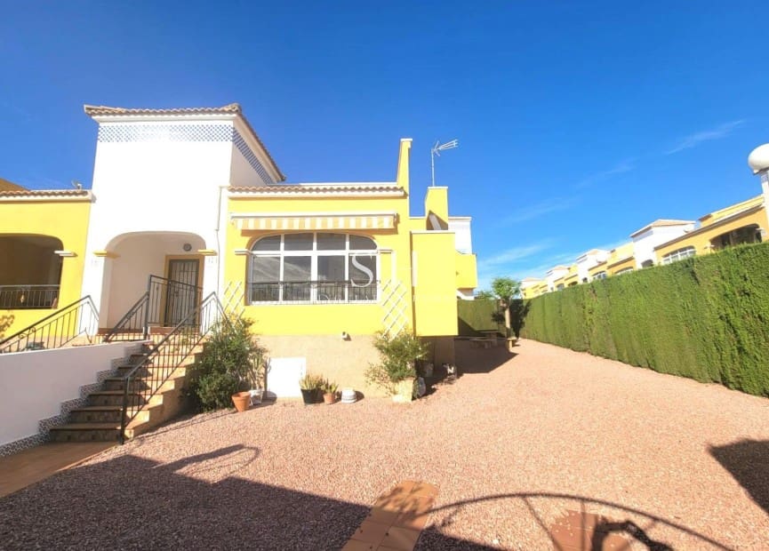 3 slaapkamer Halfvrijstaande villa te koop in Los Montesinos met zwembad - € 205.000 (Ref: 9807318)