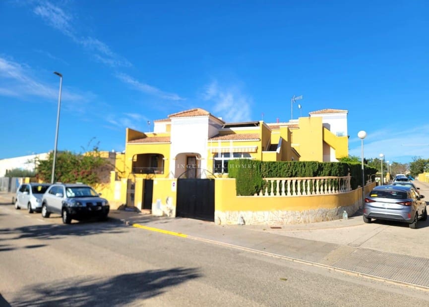3 slaapkamer Halfvrijstaande villa te koop in Los Montesinos met zwembad - € 205.000 (Ref: 9807318)