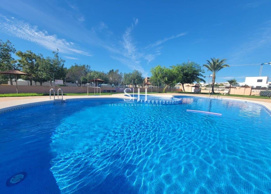 3 slaapkamer Halfvrijstaande villa te koop in Los Montesinos met zwembad - € 205.000 (Ref: 9807318)