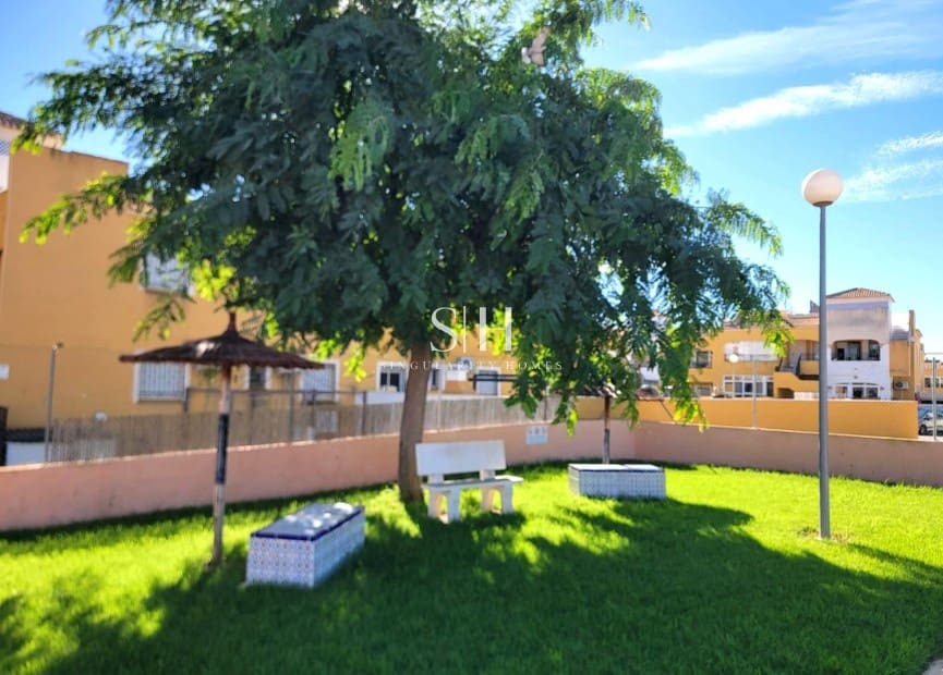 3 slaapkamer Halfvrijstaande villa te koop in Los Montesinos met zwembad - € 205.000 (Ref: 9807318)