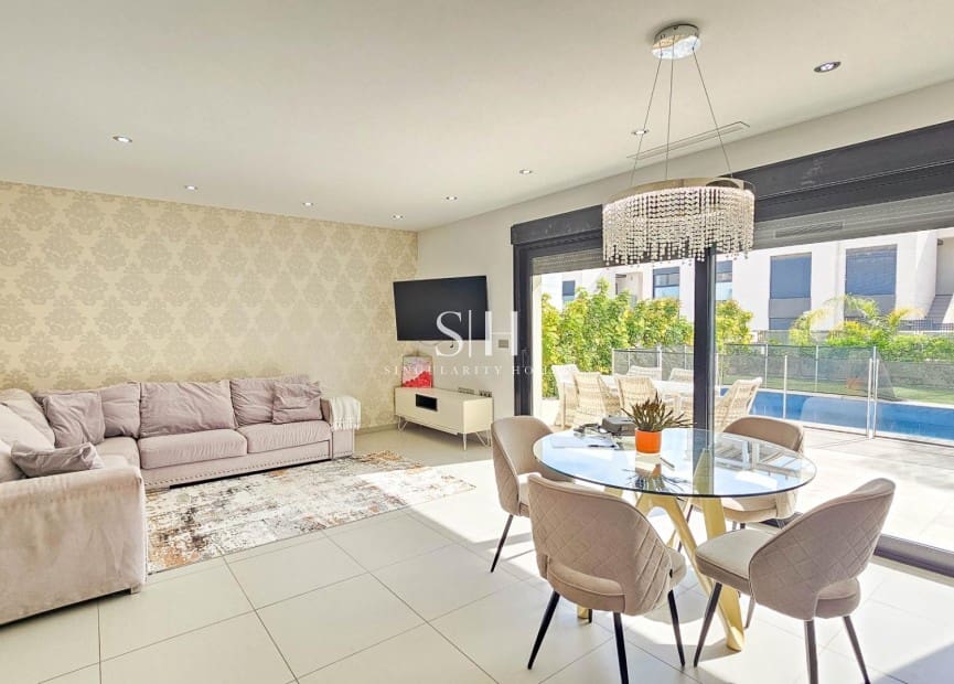 Chalet de 3 habitaciones en Ciudad Quesada en venta con piscina - 458.900 € (Ref: 9811063)