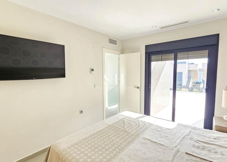 Chalet de 3 habitaciones en Ciudad Quesada en venta con piscina - 458.900 € (Ref: 9811063)