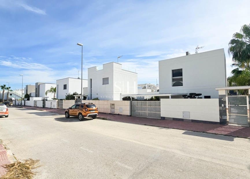 Chalet de 3 habitaciones en Ciudad Quesada en venta con piscina - 458.900 € (Ref: 9811063)
