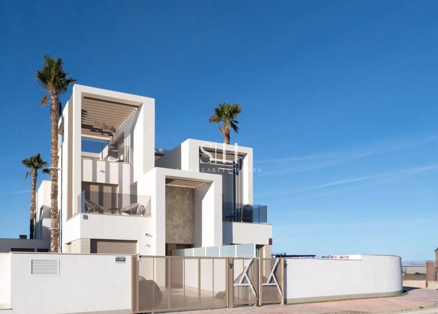 3 chambre Villa/Maison à vendre à Los Alcazares avec piscine - 645 000 € (Ref: 9811072)