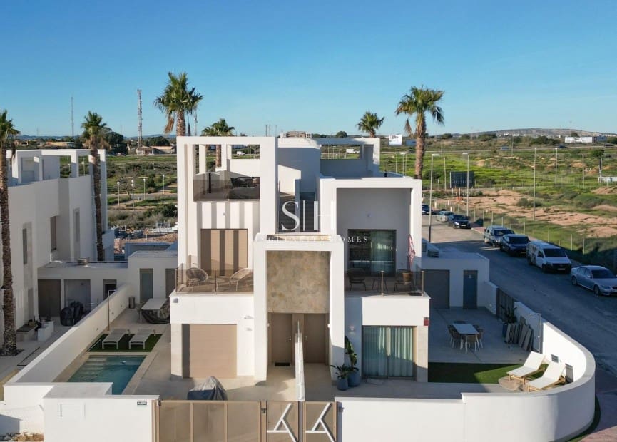 3 chambre Villa/Maison à vendre à Los Alcazares avec piscine - 645 000 € (Ref: 9811072)