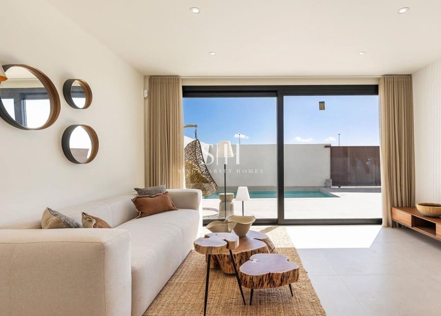 3 soverom Villa til salgs i Los Alcazares med svømmebasseng - € 429 000 (Ref: 9811079)